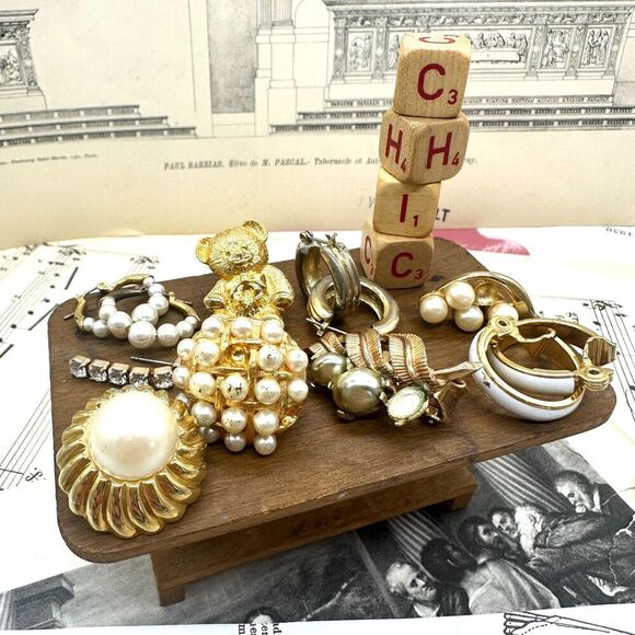 Vintage Gold Tone Scrap Findinds Earrings Lot - Picture 1 of 3